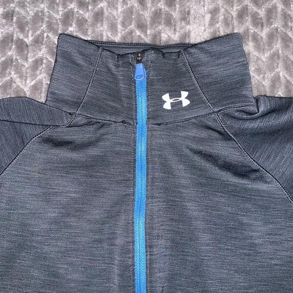Under Armour Cold Gear.  Size XS.  Long sleeve. 1/2 length zip pull over. - Picture 2 of 5